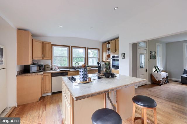 240 CIRCLE DR, Red Lion, PA 17356