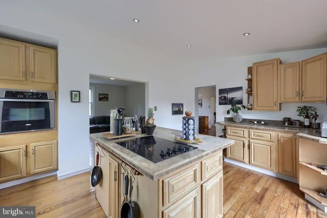 240 CIRCLE DR, Red Lion, PA 17356