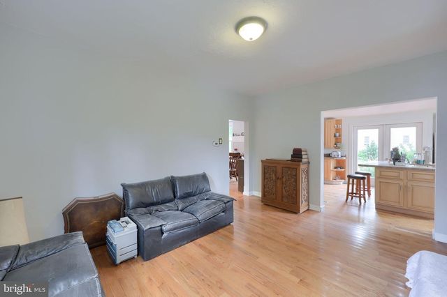 240 CIRCLE DR, Red Lion, PA 17356