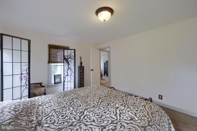 240 CIRCLE DR, Red Lion, PA 17356