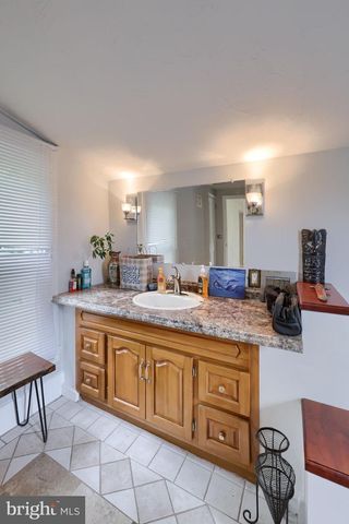 240 CIRCLE DR, Red Lion, PA 17356
