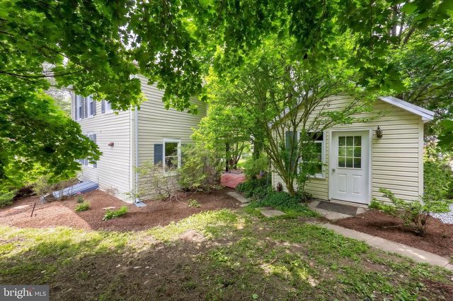 240 CIRCLE DR, Red Lion, PA 17356