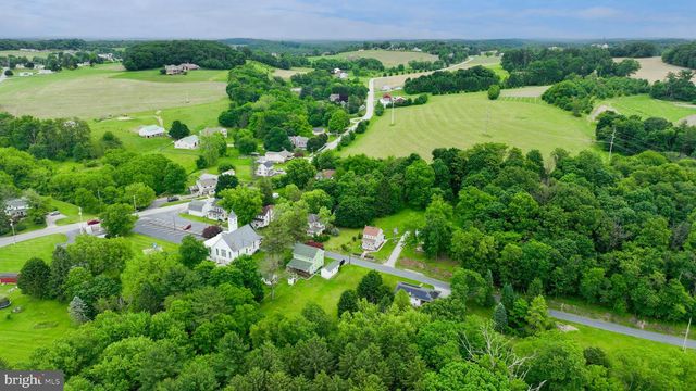 240 CIRCLE DR, Red Lion, PA 17356