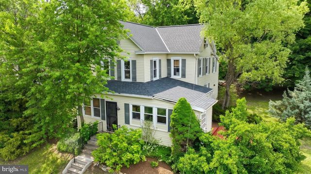 240 CIRCLE DR, Red Lion, PA 17356