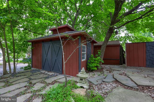 240 CIRCLE DR, Red Lion, PA 17356