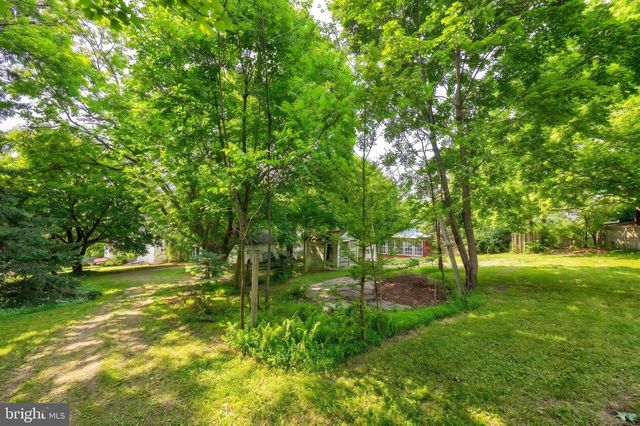 240 CIRCLE DR, Red Lion, PA 17356