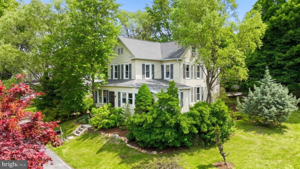 240 CIRCLE DR, Red Lion, PA 17356