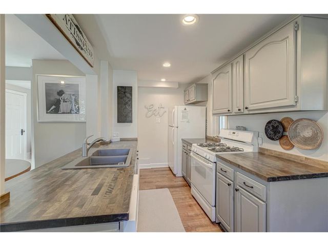 512 Locust Street, Hudson, WI 54016