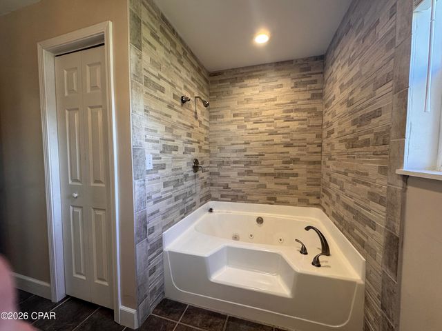 607 Plantation Court, Panama City, FL 32404