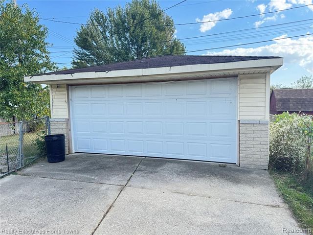 16804 E 12 Mile Road, Roseville, MI 48066