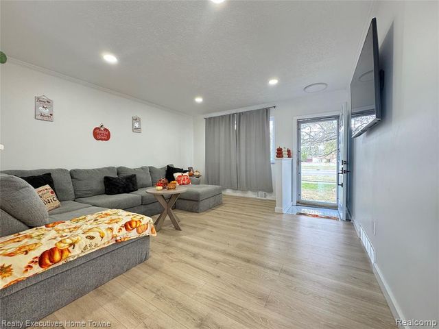 16804 E 12 Mile Road, Roseville, MI 48066