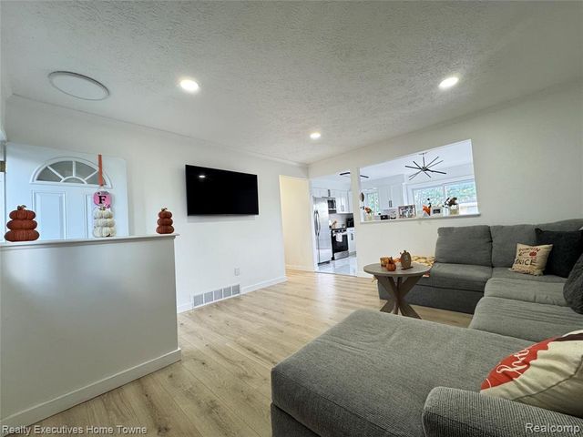 16804 E 12 Mile Road, Roseville, MI 48066