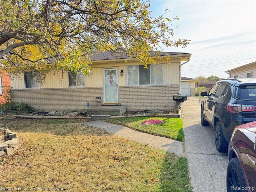 16804 E 12 Mile Road, Roseville, MI 48066