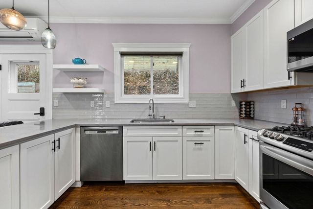 62 Atherton Rd. A, Brookline, MA 02446