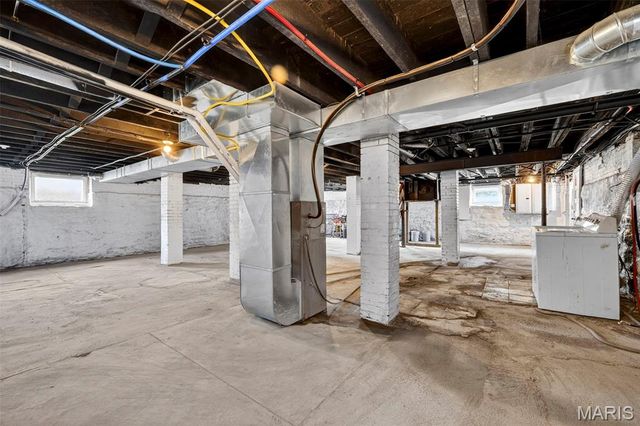 5137 Washington Place, St Louis, MO 63108