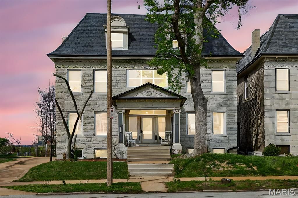 5137 Washington Place, St Louis, MO 63108