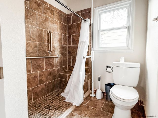 2985 HENDERSON DR, Cheyenne, WY 82001