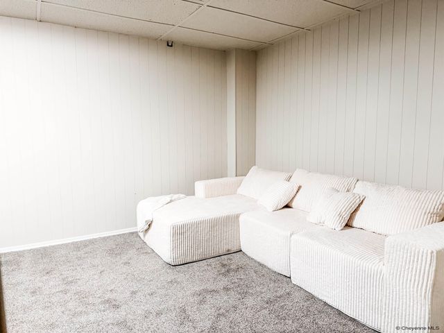 2985 HENDERSON DR, Cheyenne, WY 82001