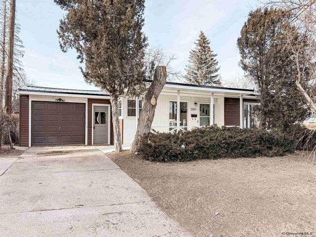 2985 HENDERSON DR, Cheyenne, WY 82001