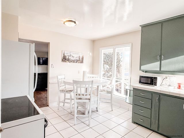 2985 HENDERSON DR, Cheyenne, WY 82001