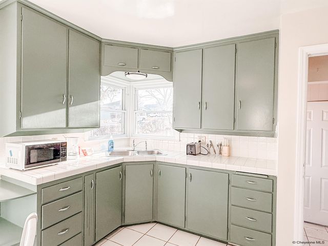 2985 HENDERSON DR, Cheyenne, WY 82001