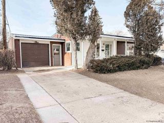 2985 HENDERSON DR, Cheyenne, WY 82001