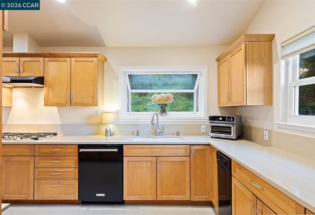 166 Midship Dr, Hercules, CA 94547