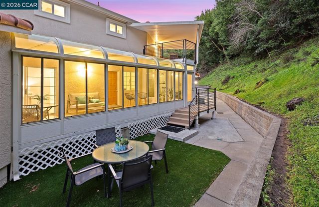 166 Midship Dr, Hercules, CA 94547