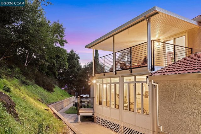 166 Midship Dr, Hercules, CA 94547