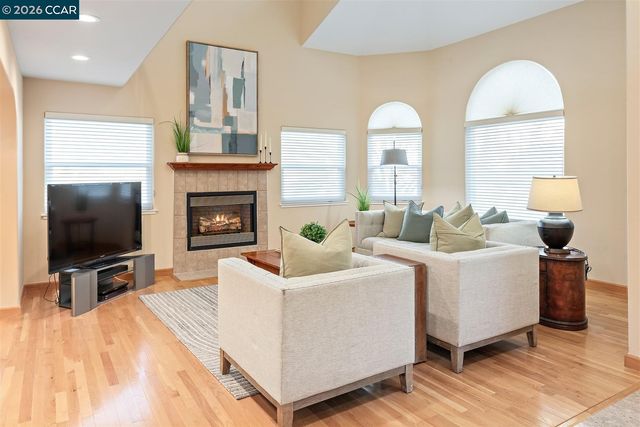 166 Midship Dr, Hercules, CA 94547