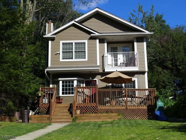 34 Race Track Dr, West Milford Twp., NJ 07421