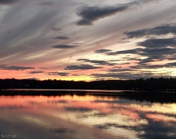 34 Race Track Dr, West Milford Twp., NJ 07421