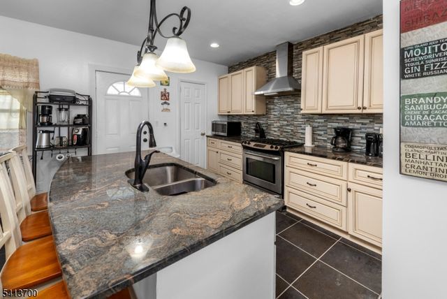 34 Race Track Dr, West Milford Twp., NJ 07421