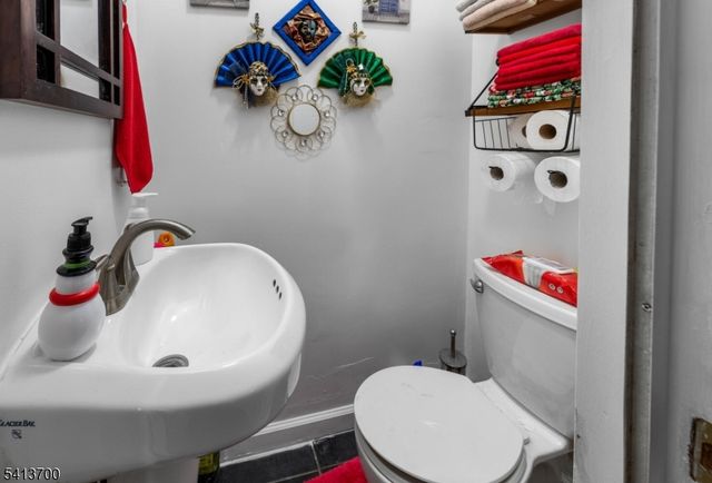 34 Race Track Dr, West Milford Twp., NJ 07421