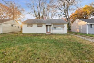 913 Royal Heights Road, Belleville, IL 62226