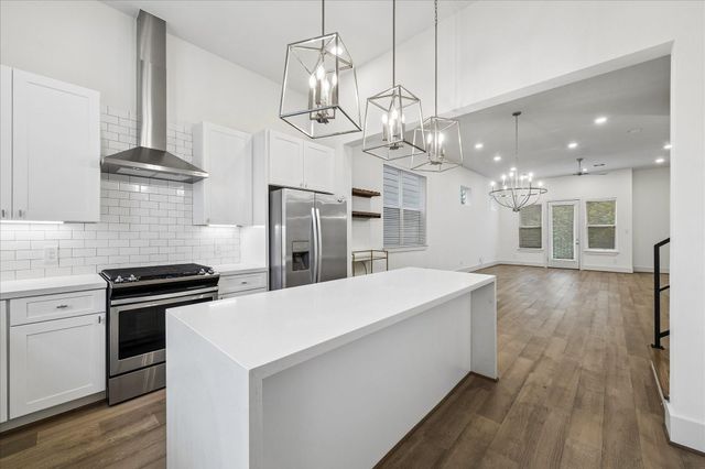 1222 W 21st Street, Houston, TX 77008