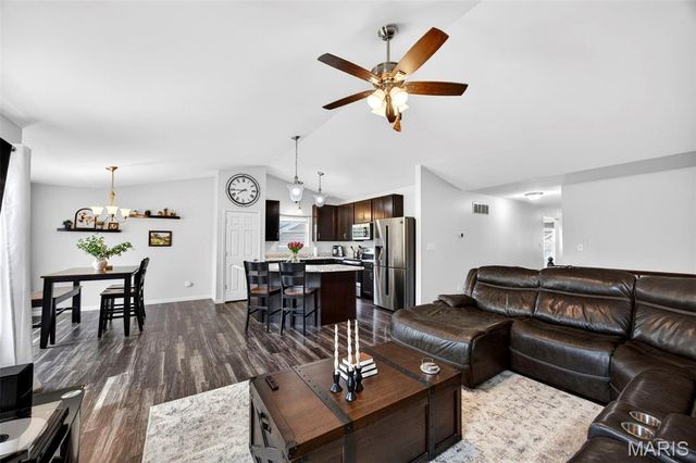 448 Peruque Hills Parkway, Wentzville, MO 63385