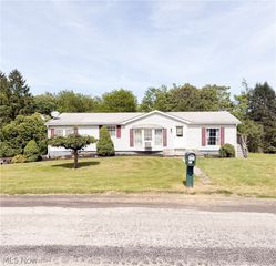 1387 Tope Road, New Cumberland, WV 26047