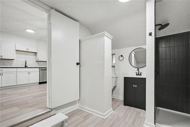 1120 E 79th Street, Kansas City, MO 64131