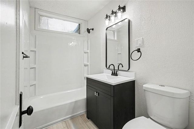 1120 E 79th Street, Kansas City, MO 64131