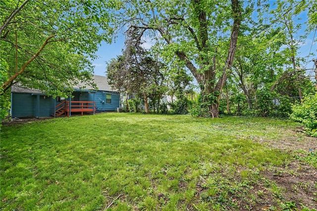 1120 E 79th Street, Kansas City, MO 64131
