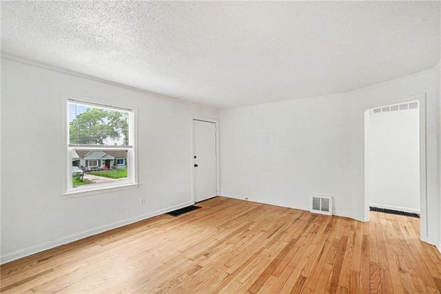 1120 E 79th Street, Kansas City, MO 64131
