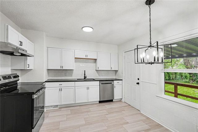 1120 E 79th Street, Kansas City, MO 64131