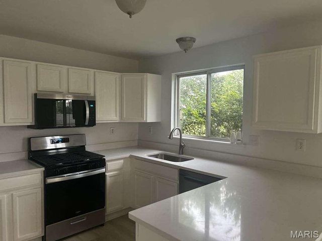 25 Owls Rest Court, Winfield, MO 63389