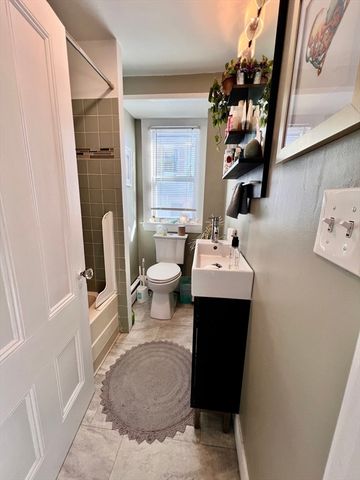 14 Fairview Ave 4, Saugus, MA 01906