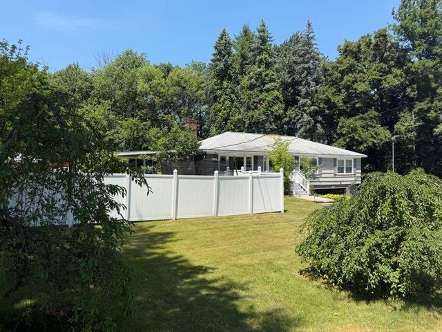 3 Lincoln Drive, Bow, NH 03304