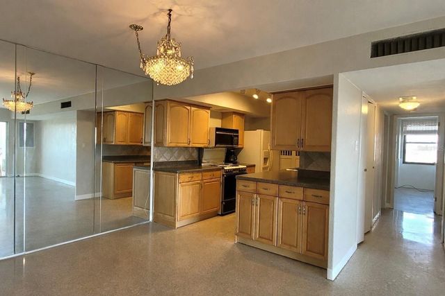 10355 PARADISE BOULEVARD 608, Treasure Island, FL 33706