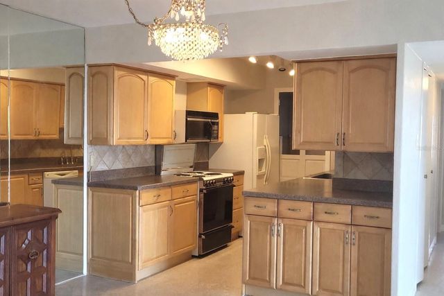 10355 PARADISE BOULEVARD 608, Treasure Island, FL 33706