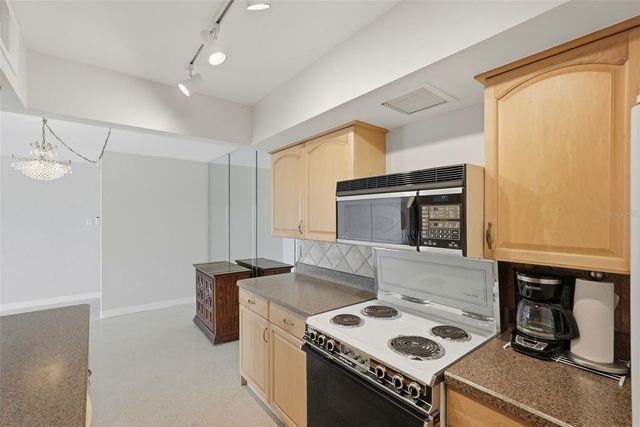 10355 PARADISE BOULEVARD 608, Treasure Island, FL 33706