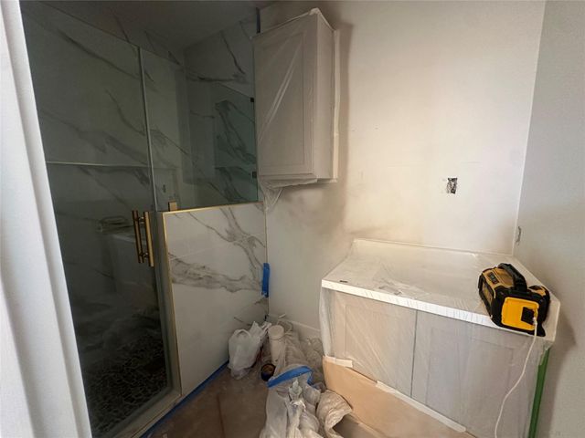 805 Lewis Street, Clute, TX 77531